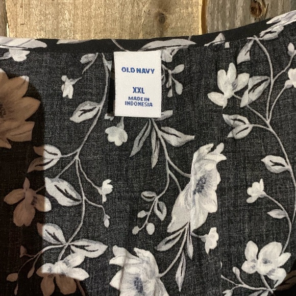 Black flowered blouse - Picture 3 of 5